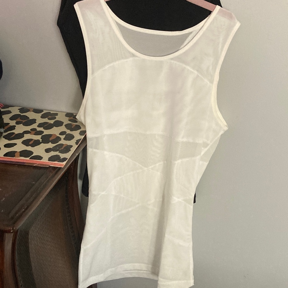 MENS white & Black Sleeveless Top size large NWT